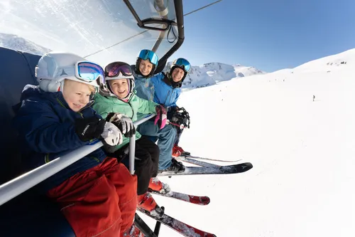 Winterurlaub mit Familie beim Skicircus Winterurlaub mit Familie beim Skicircus